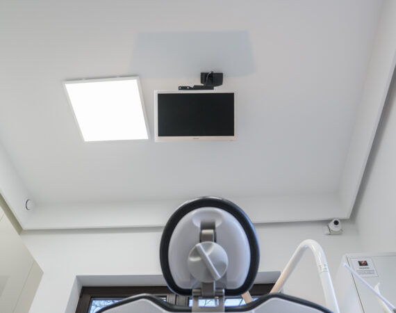 monitor w gabinecie stomatologicznym