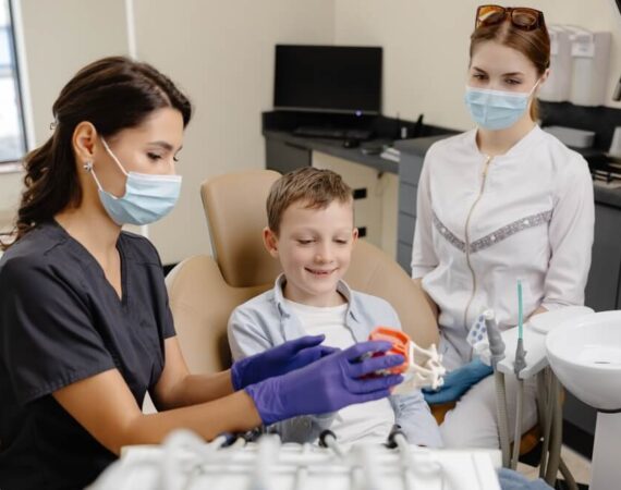 wizyta z dzieckiem u ortodonty
